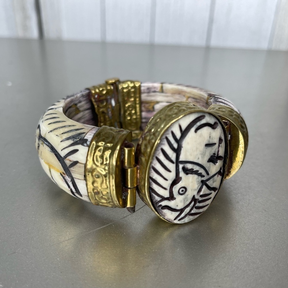 Vintage Carved African Indian Elephant Hinged Pull Pin Bangle Bracelet